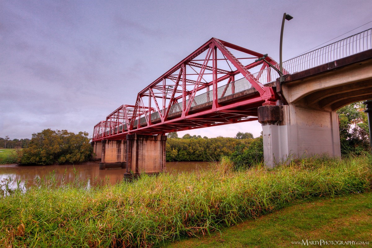 The Red Bridge opened on 1 July 1931 as a toll bridge. During the 1974 floods, the southern approach of the old bridge was washed away. Photograph by Marty Pouwelse